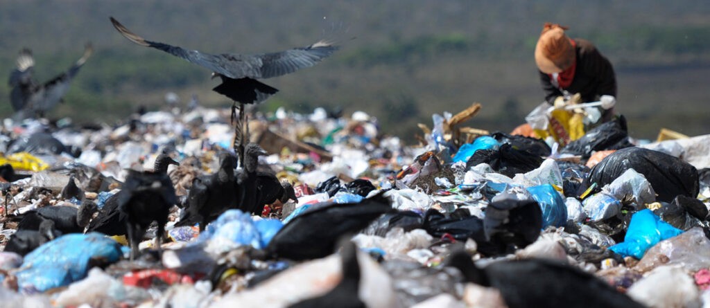 600 lixões desativados menos de um ano após sanção do Marco do Saneamento