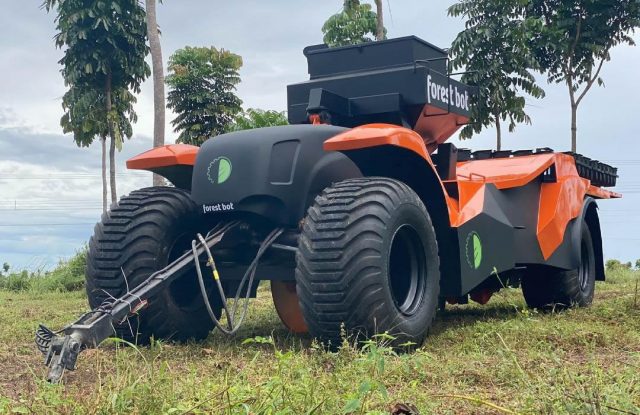 BRASILEIRO DESENVOLVE MÁQUINA DE PLANTAR FLORESTAS